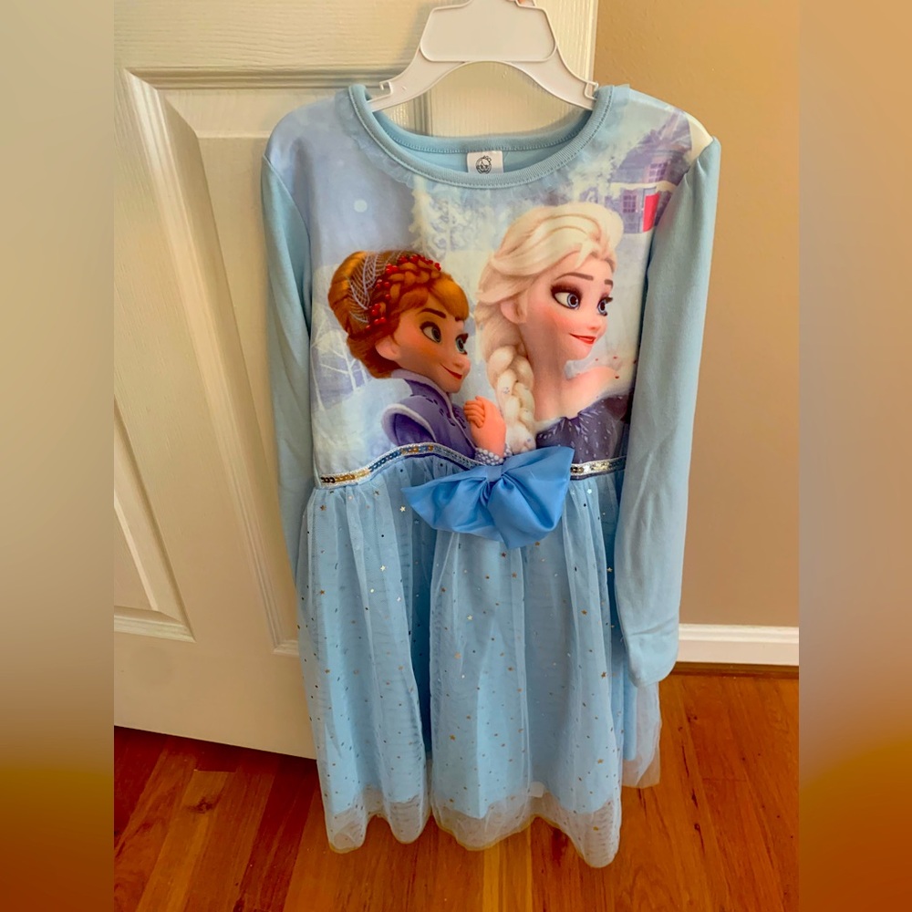 Anna/Elsa blue dress.  Like new.  Size 5/6.